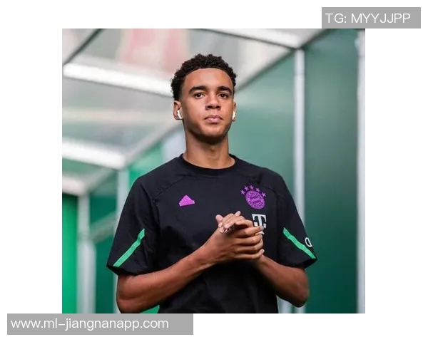 拜仁全力以赴推进16岁后卫基亚拉续约事宜确保未来发展