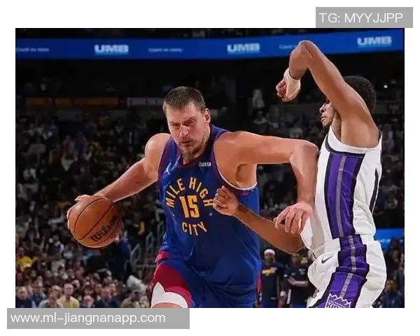 首发场均15分7篮板7助攻且命中两记三分的球员仅有三人包括威少约基奇和077