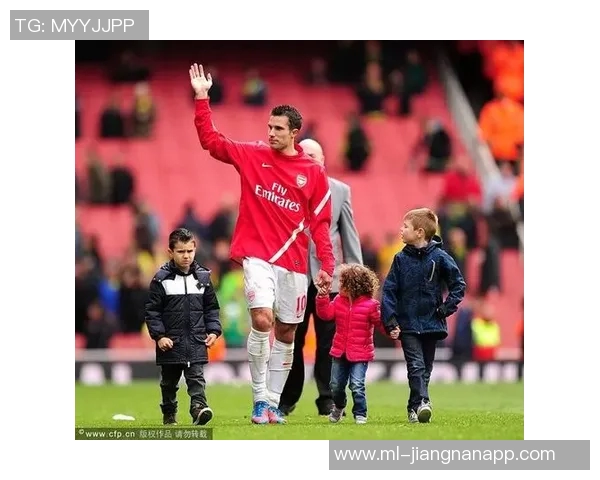 官方确认范佩西儿子膝伤无大碍本赛季有望复出 官方确认范佩西儿子膝伤无大碍本赛季有望复出